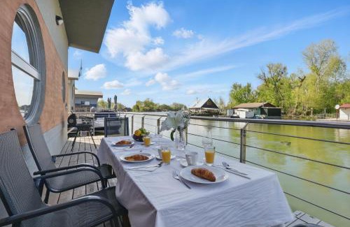 Rusovce House | Sunset view Housboat with sundeck