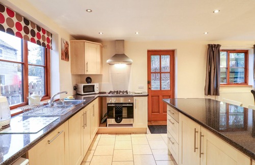 Matlock Cottage | SUNSET VIEW, pet friendly, character holiday cottage in Wirksworth