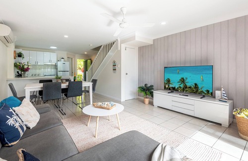 Hamilton Island Apartment | Sunset Waters 2 - Marina side 2 bedroom apartment with buggy
