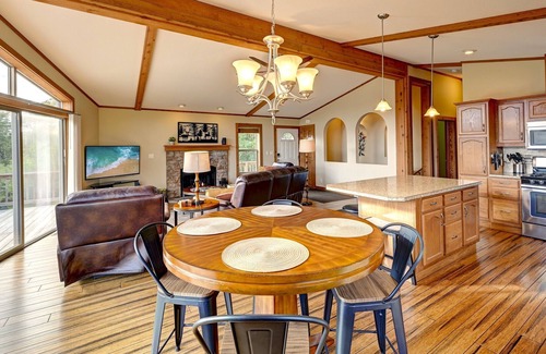Wisconsin Dells House | Sunsets | 2 Living Spaces & Games | Close to Dells