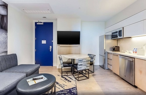 Ojus Hotel | Sunsets and Sea Breezes! Rooftop Swimming Pool, Pets Allowed, Kitchenette!