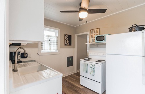 Goshen House | SUNSETS Couples families , Beach, deck, screen porch BBQ WiFi bch tags, dogs ok