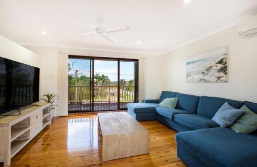 Culburra Beach House | Sunsets - Family Friendly, Affordable