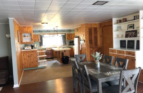 Andover House | Sunsets, Stars, Sleep near the Sheep. Centrally located to many rural towns.