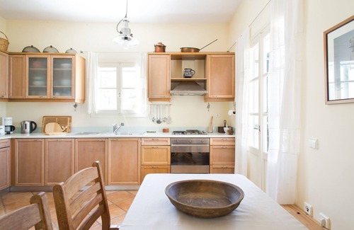 Posidonia Villa | Sunsets & Stunning Views! Elegant Renovated Villa