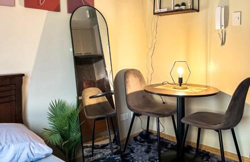 Pasig Apartment | Sunshine 100 Stylish Condo by The Capital Cabin