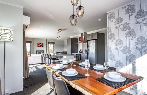 Ohakune House | Sunshine and Snow Lodge - Ohakune Holiday Home