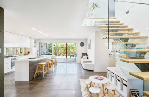 Warana House | Sunshine Coastal Retreat - Stroll to the Shoreline
