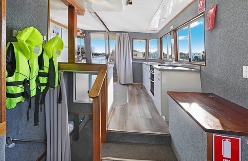 Pelican Waters Boat Rental | Sunshine Coast Houseboat Holidays