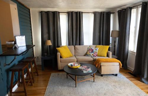 Hastings House | Sunshine Cottage 2 bedroom in duplex