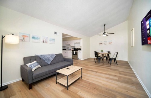 Southpoint House | Sunshine Manor - 2 bd/1ba