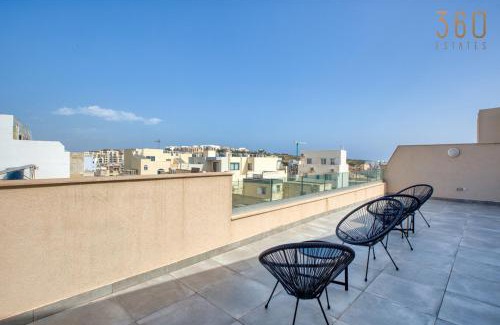 Marsaskala Apartment | Sunshine penthouse 2BR heaven with AC, terrace & WIFI by 360 Estates