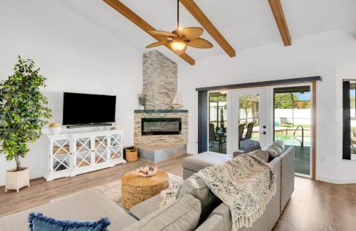 Palma Sola House | Sunshine Retreat by SkyRun Anna Maria