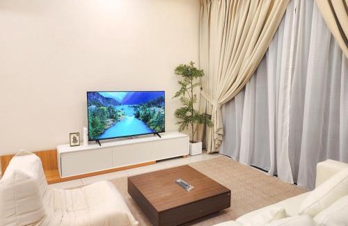 Nusajaya Apartment | Sunway Citrine - Citrine Hub, 2 Secured Carpark Lots - 3BR3B - 6pax by Cowidea