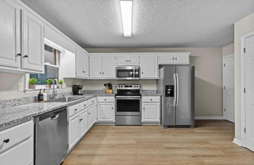 Watkinsville House | Sunwoven Townhouse half a mile to downtown!