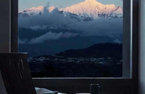 Deqen County Hotel | Sunyata Hotel. Deqin Meili