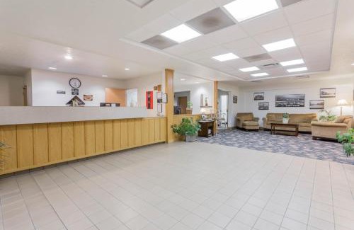 Alma Hotel | Super 8 by Wyndham Alma