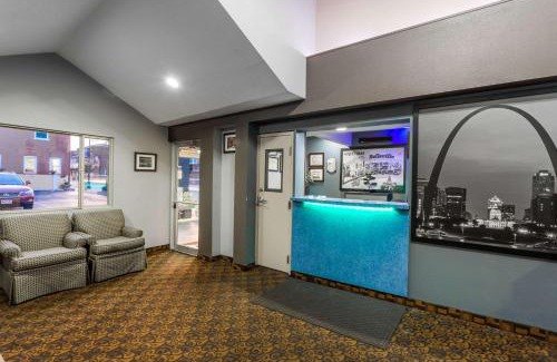 Belleville Hotel | Super 8 by Wyndham Belleville St. Louis Area