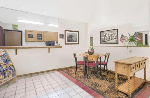 Bloomfield Hotel | Super 8 by Wyndham Bloomfield