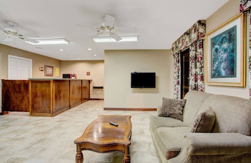 Booneville Hotel | Super 8 by Wyndham Booneville