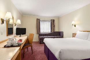 Elton Hotel | Super 8 by Wyndham Chester East