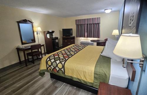 Clinton Hotel | Super 8 by Wyndham Clinton