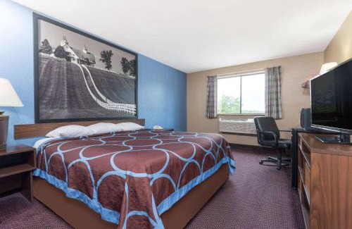 North Corbin Hotel | Super 8 by Wyndham Corbin KY