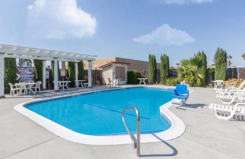Corning Hotel | Super 8 by Wyndham Corning
