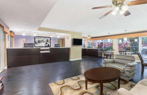 Ellenton Hotel | Super 8 by Wyndham Ellenton Bradenton Area