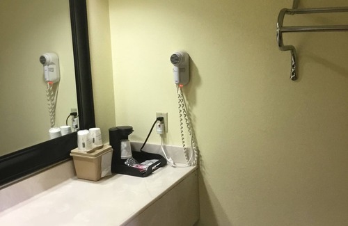 Fairfield Hotel | Super 8 by Wyndham Fairfield Tx
