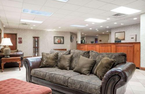 Grayson Hotel | Super 8 by Wyndham Grayson