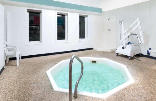 Huron Hotel | Super 8 by Wyndham Huron