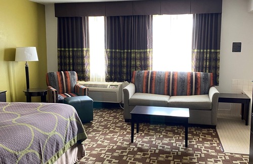 Independence Hotel | Super 8 by Wyndham Independence IA