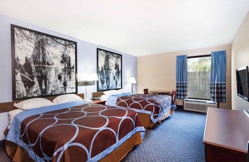 Indianola Hotel | Super 8 by Wyndham Indianola