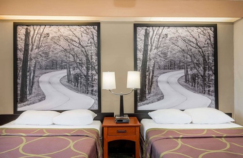 Jasper Hotel | Super 8 by Wyndham Jasper