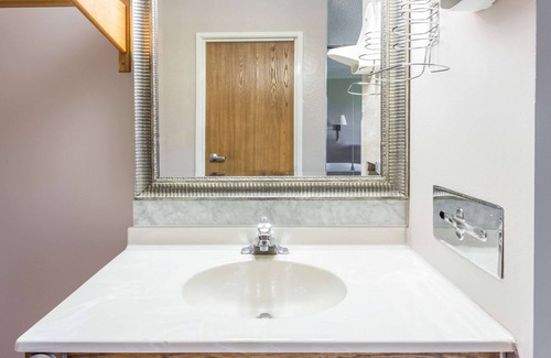 Joliet Hotel | Super 8 by Wyndham Joliet I-55 N/Chicago