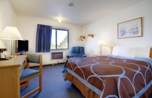Kirksville Hotel | Super 8 by Wyndham Kirksville-University Area
