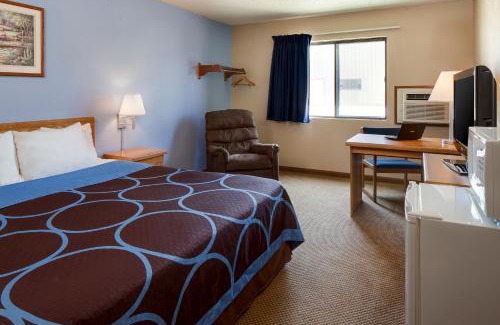 Kirksville Hotel | Super 8 by Wyndham Kirksville-University Area