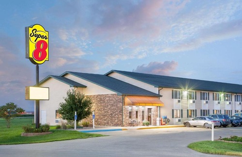 Mount Pleasant Hotel | Super 8 by Wyndham Mt Pleasant
