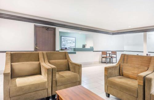 Madison Hotel | Super 8 by Wyndham Madison IN