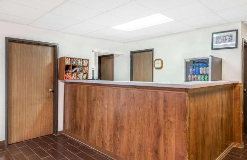 Marshall Hotel | Super 8 by Wyndham Marshall