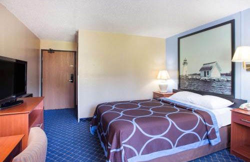 Massena Hotel | Super 8 by Wyndham Massena NY