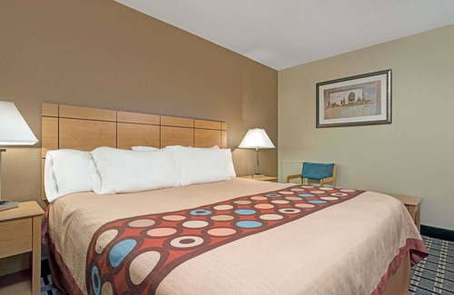 Melrose Hotel | Super 8 by Wyndham Melrose