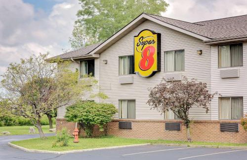 Mentor Hotel | Super 8 by Wyndham Mentor/Cleveland Area
