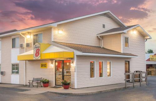 Moberly Hotel | Super 8 by Wyndham Moberly MO