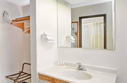 Mokena Hotel | Super 8 by Wyndham Mokena/Frankfort/I-80