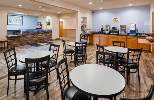 Neillsville Hotel | Super 8 by Wyndham Neillsville WI