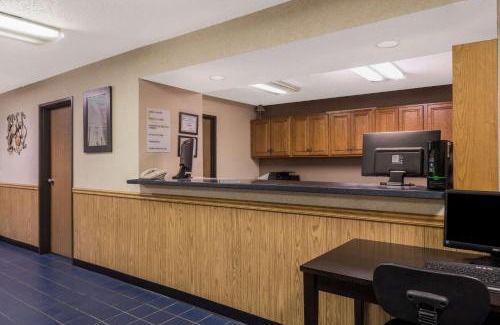 Potosi Hotel | Super 8 by Wyndham Potosi