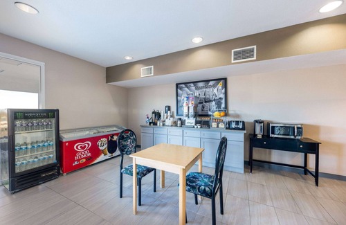 Quartzsite Hotel | Super 8 by Wyndham Quartzsite AZ