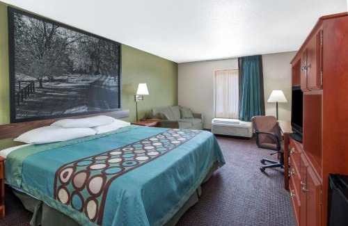 Shepherdsville Hotel | Super 8 by Wyndham Shepherdsville - Louisville South I65